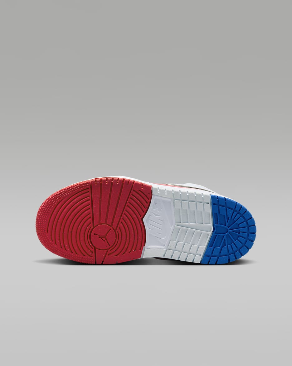One red shoe one blue shoe nike deals